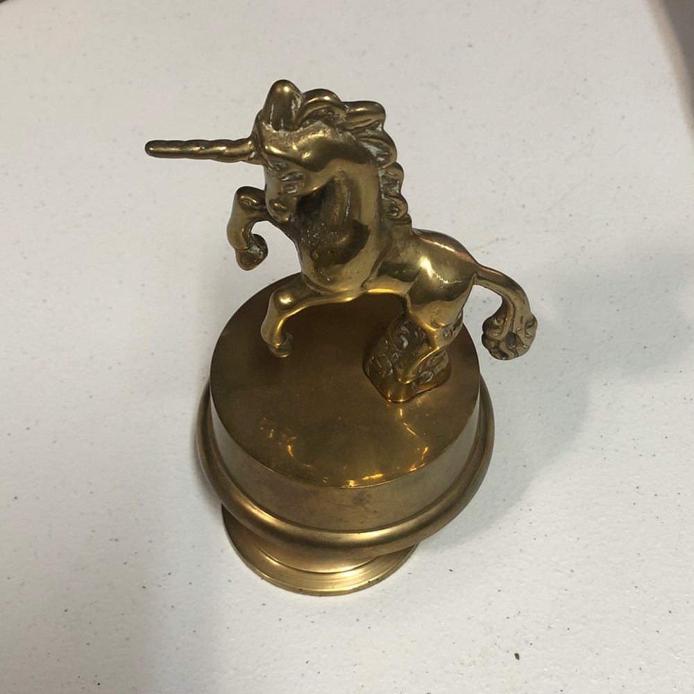 Majestic Brass Unicorn Musical Statue Vintage - Kampos de Exterminio